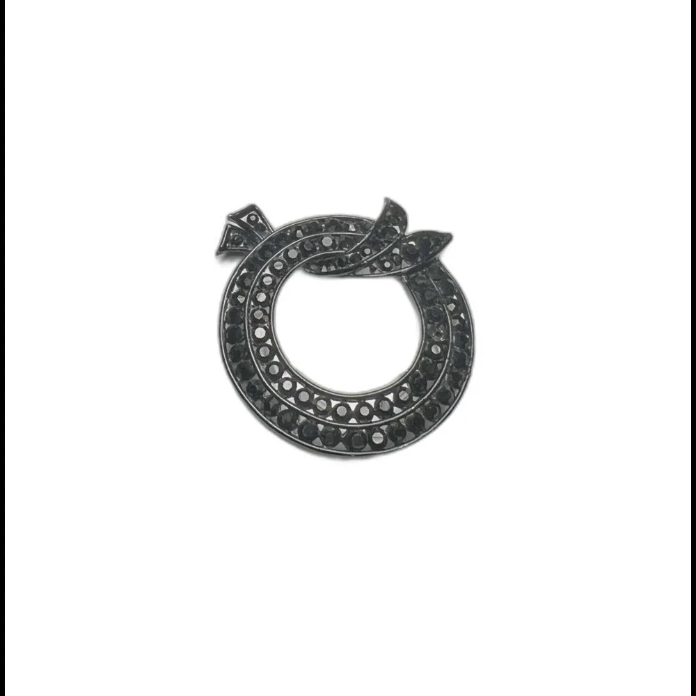 Vintage Brooch 90's Black Rhinestone Set Wreath Quiet Luxury Brooch